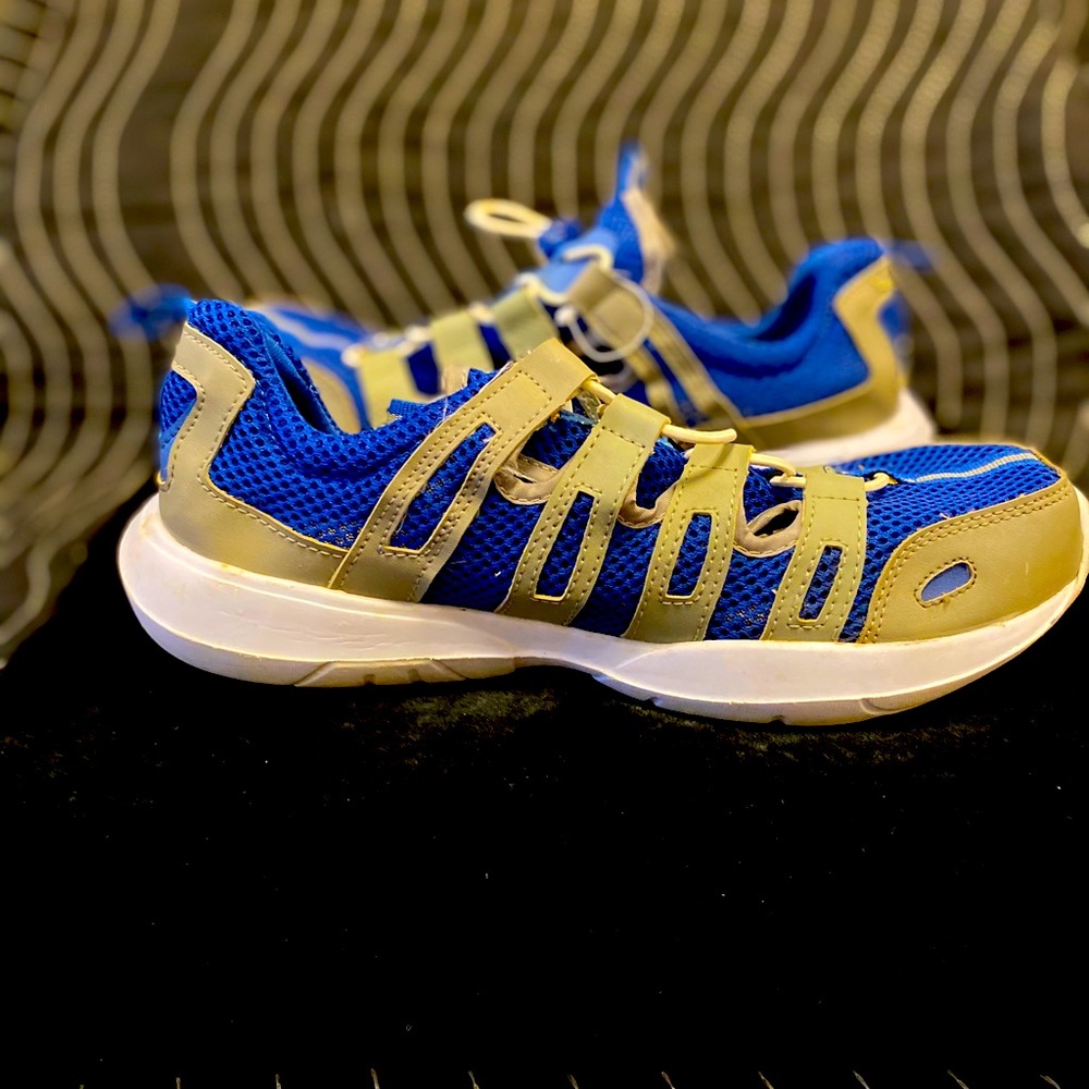 Women’s water shoes